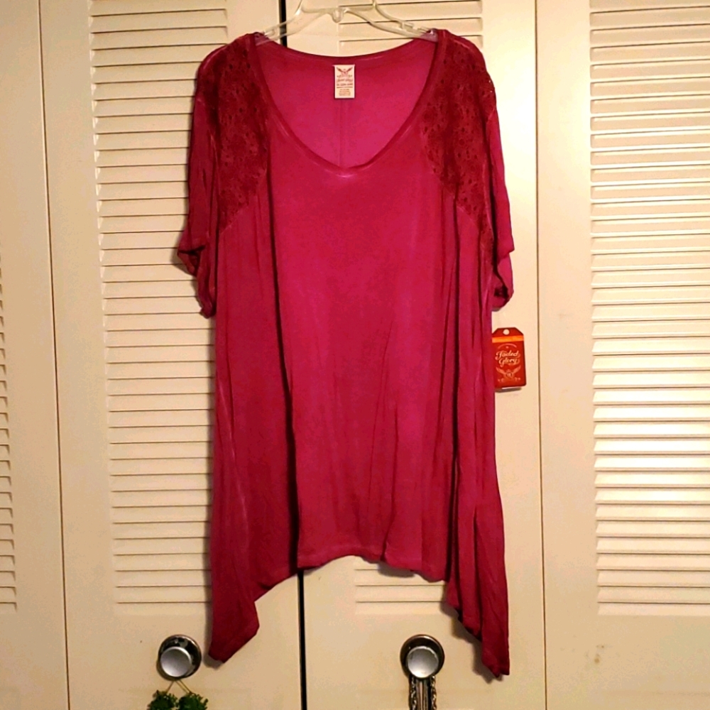 Dark pink short sleeve top